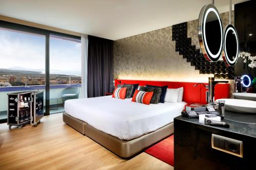 room detail thumbnail 2