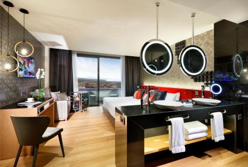 Hard Rock Hotel Tenerife - image 8