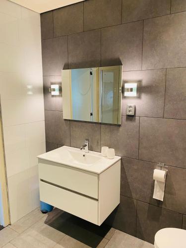 Fürdőszoba, Hof van Sellingen in Sellingen