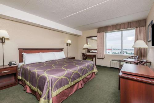 Super 8 by Wyndham Mississauga image 17