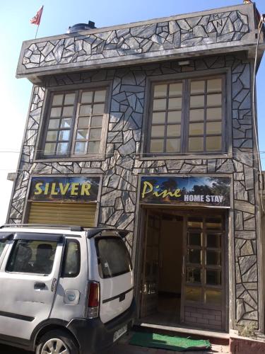 Vamoose Silver Pine Homestay Darjeeling