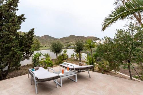 TurAlmeria - Casa Tranquila con Jardín y Aparcamiento privado