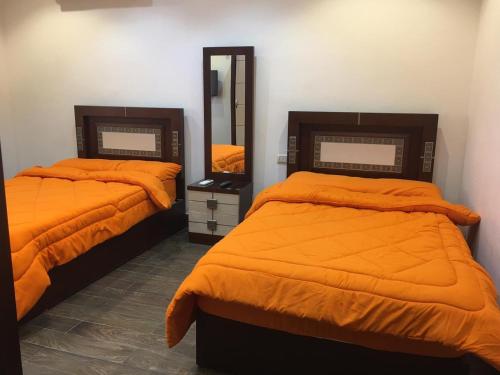 3 bedrooms, 6 beds