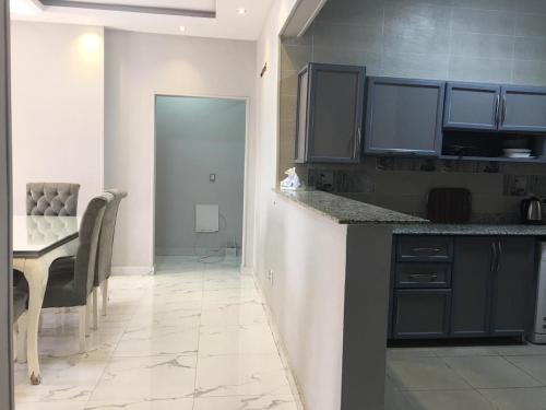 3 bedrooms, 6 beds