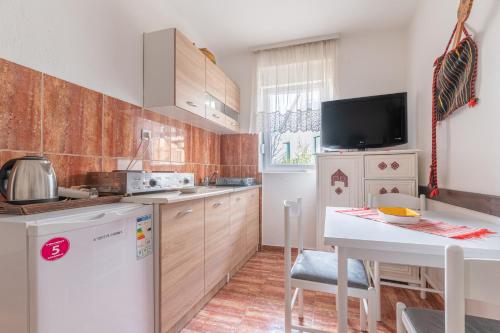 2 bedrooms, 4 beds
