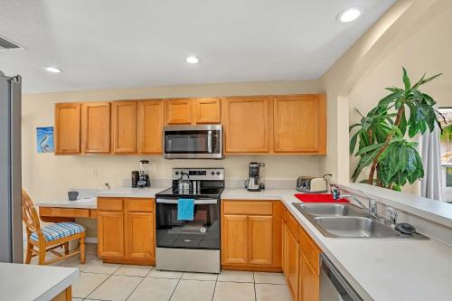 Spacious Pool Area and Game Room, Quiet Location Close to Disney #6LB73