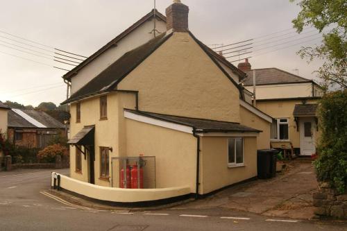 Cosy cottage nestled between Exmoor and the coast - image 2