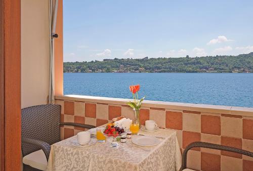 Double Room with Lake View