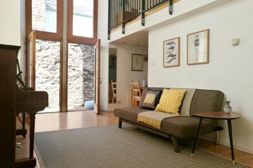 Central Mezzanine Apartment In Historic School, , Edinburgh and the Lothians