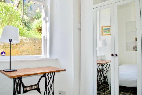 SALE! Charming Bright & Comfortable - Sleeps 2 - image 8