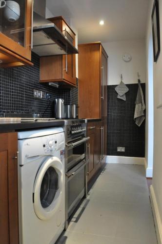 Bright 1 BDR Flat Perfect for City Getaway - image 4