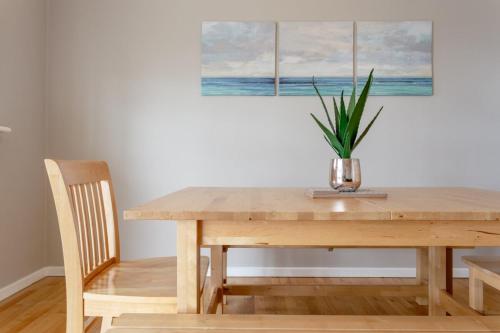 Bright Modern One-Bed w Stunning View of Thames - image 4