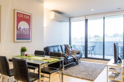 . Modern 1 Bedroom in Tranquil Parklands