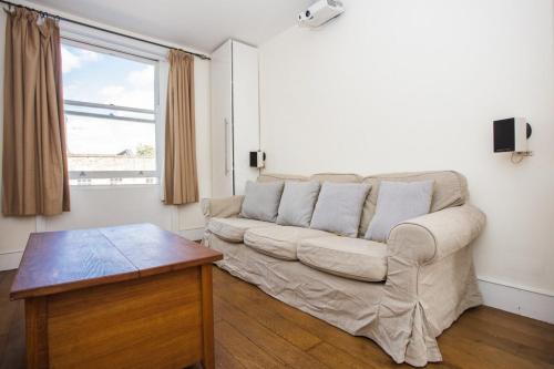 Very Central One-bedroom Flat - image 8