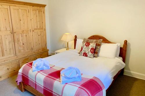 Spacious and Bright Polworth Flat which Sleeps 4