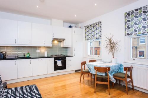 Modern 1BD Apartment in West London - main image