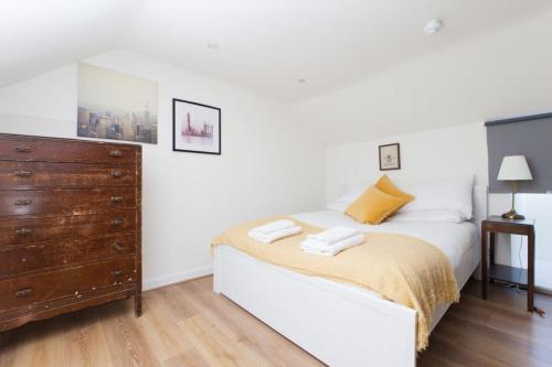 Spacious 4 Bedroom Apartment near Meadows