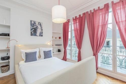 Charming Apartment with Balcony - 5 min Republique - image 5