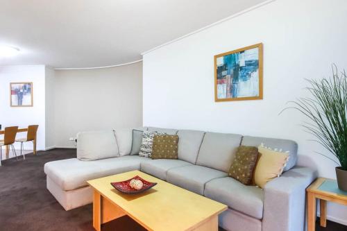 Amazing Brisbane CBD 2 Bedroom Apartment With River Views