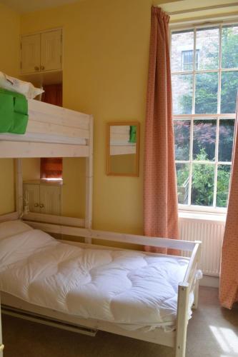 Traditional Georgian flat in New Town sleeps 56 - image 10