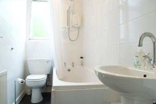Beautiful Traditional 3 Bedroom Apartment in Edinburgh