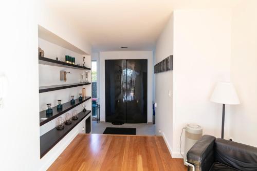 Designer 3 Bedroom Home with Harbour Views