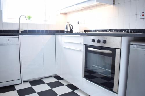 Spacious 2 Bedroom Flat in Beautiful Maida Vale