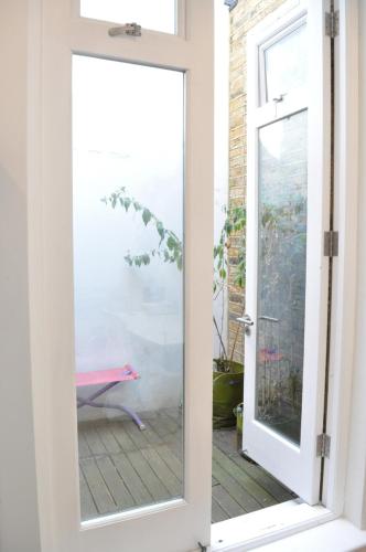 Bright & Modern 1 Bed Flat in Highbury - image 4