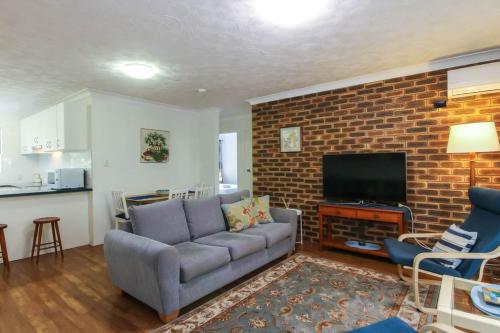 St Lucia 2 Bedroom Apartment Close to UQ and Citycat