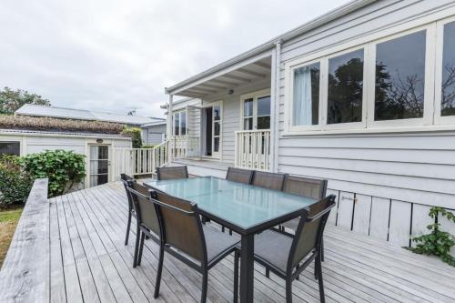 Light-filled Newly Renovated 3 Bedroom Villa in Remuera