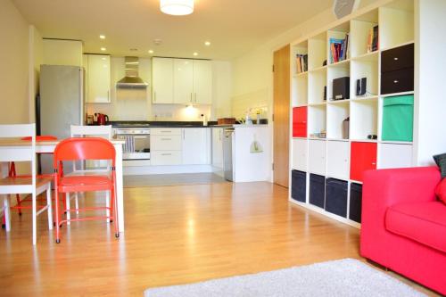 Spacious 2bed Apartment In Great Location, Camberwell, London