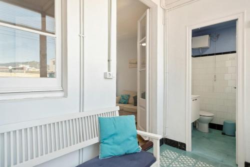 VINTAGE BLUE HOUSENou Camp Balcony L9-airport - image 2