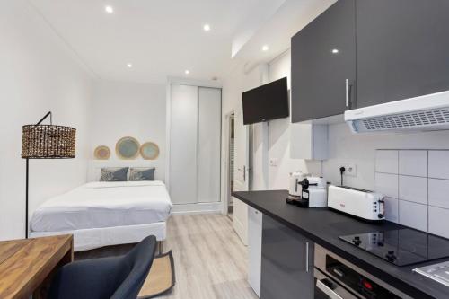Bright & Modern Studio in Paris