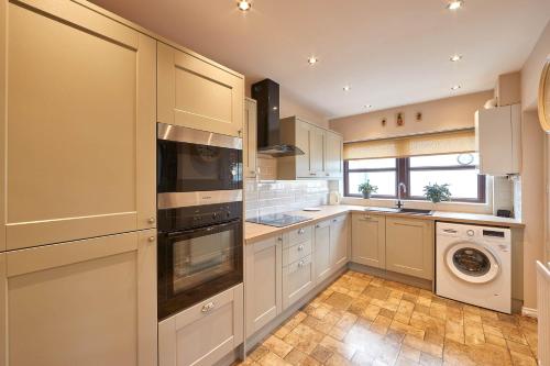 Wood Street Cottage - image 13