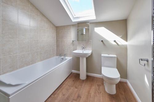 Wood Street Cottage - image 4