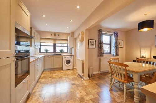 Wood Street Cottage - image 5