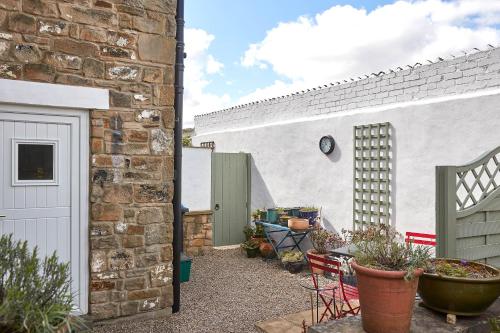 Wood Street Cottage - image 8