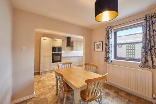 Wood Street Cottage - image 6