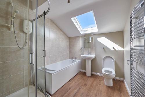 Wood Street Cottage - image 12