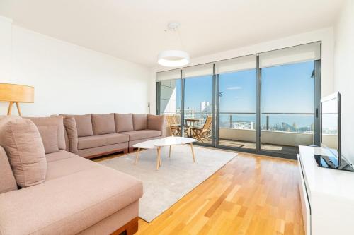 Modern apartment with balcony and amazing views Lisbon