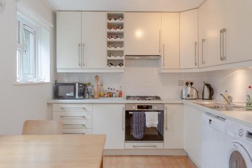 Well located 2 Bed 1 Bath in Elephant & Castle - image 3
