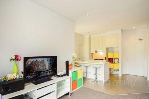 Sun-Drenched 3 Bedroom Apartment in Turrella