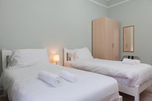 Stylish 3-bed 2-bath flat