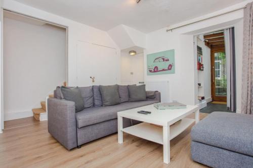 Spacious 2-Bed Flat for 6 - 10 mins from Central London 