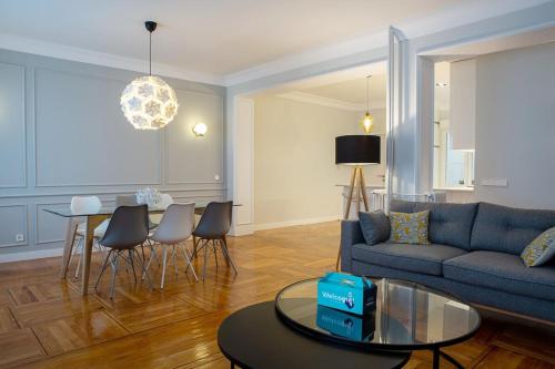 Lovely & Elegant 3Bed in El Retiro - Madrid Center - image 2