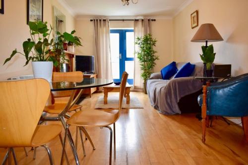 2BR charming Apt beside Merrion Sq 