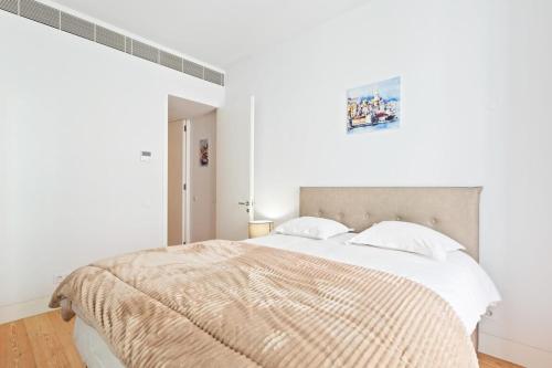 Spacious 1 Bed Apt Sleeps 4 nr Baixa - image 6