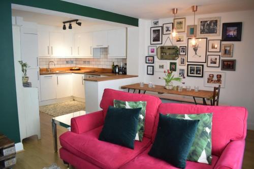 Stylish Cozy Apartment near Trendy Shepherd's Bush - main image