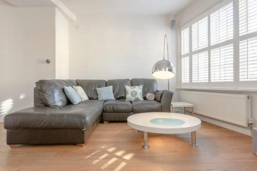 Fantastic2 Bedroom Apartment In Central London, , London
