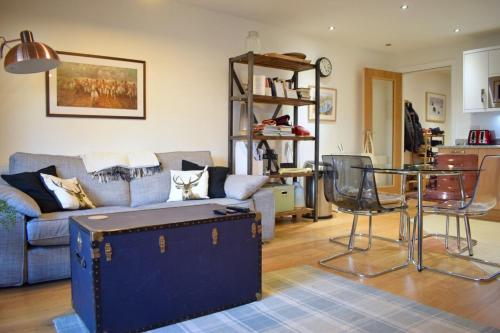 Cosy Modern 1bd Flat Moments From Riverside, Parsons Green, London